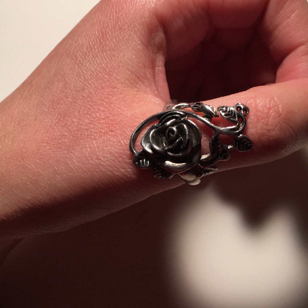 Gorgeous silver ring